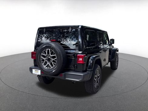 Used 2025 Jeep Wrangler Unlimited Sahara AWD/4WD image 15