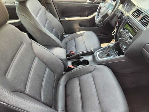 Used 2012 Volkswagen Jetta SE FWD image 13