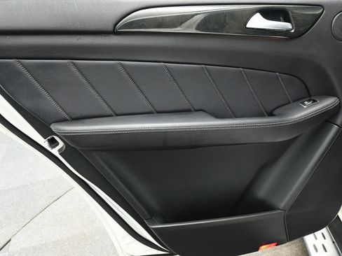 Used 2016 Mercedes-Benz GL 450 4MATIC w/ Premium I Package image 17