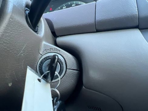 Used 2002 Toyota Camry SE FWD image 17