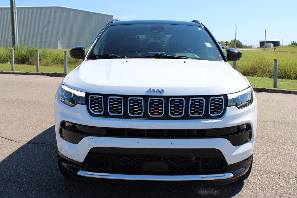 Used 2025 Jeep Compass Limited w/ Elite Group AWD/4WD image 4