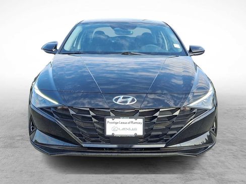 Used 2023 Hyundai Elantra SEL w/ Convenience Package FWD image 2