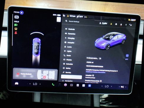 Used 2022 Tesla Model 3 Standard Range image 18