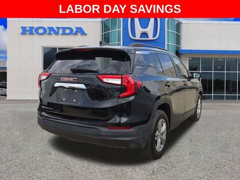 Used 2024 GMC Terrain SLE w/ Driver Convenience Package FWD image 5