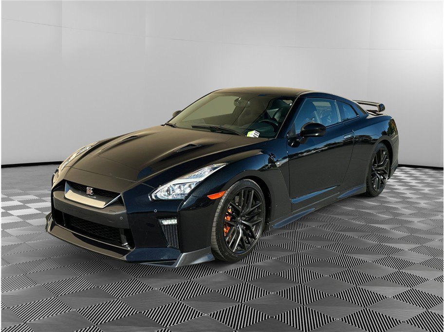 Used 2018 Nissan GT-R Premium AWD/4WD image 2