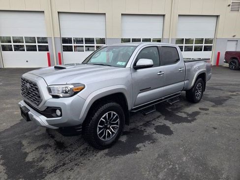 Used 2022 Toyota Tacoma TRD Sport AWD/4WD image 2