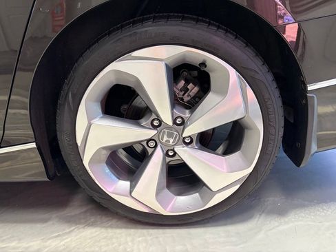 Used 2018 Honda Accord Touring image 29
