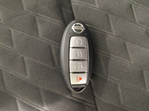 Used 2021 Nissan Kicks SR w/ Exterior Package FWD image 32