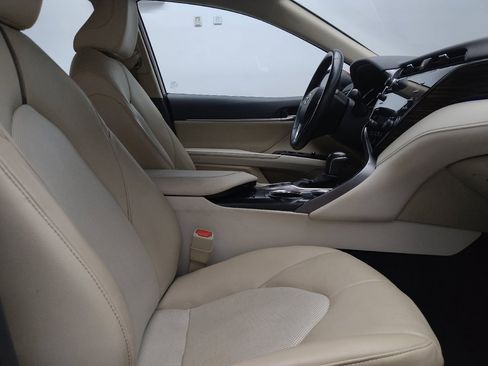 Used 2020 Toyota Camry XLE FWD image 21