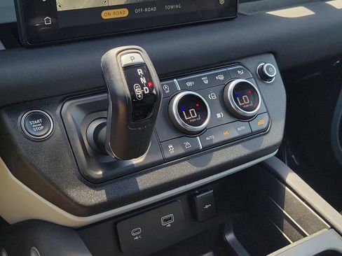 Used 2023 Land Rover Defender 90 X-Dynamic SE image 13