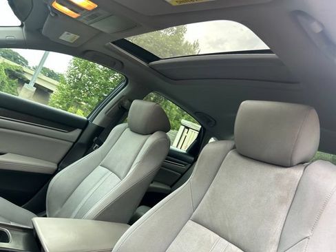 Used 2018 Honda Accord EX image 9