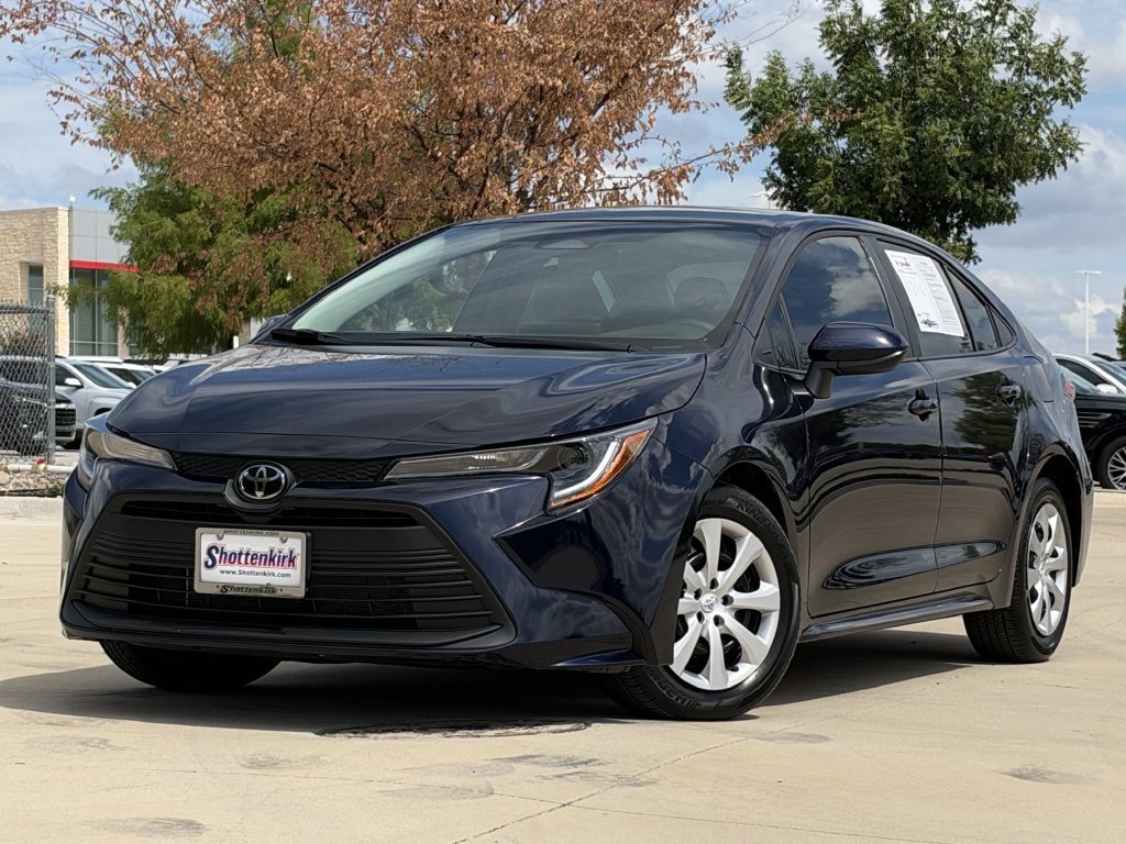 Used 2026 Toyota Corolla LE FWD image 2