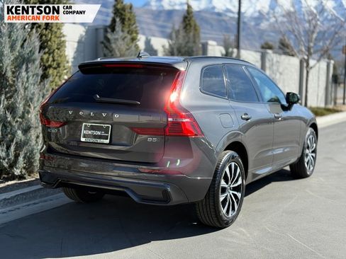Used 2025 Volvo XC60 B5 Core image 9