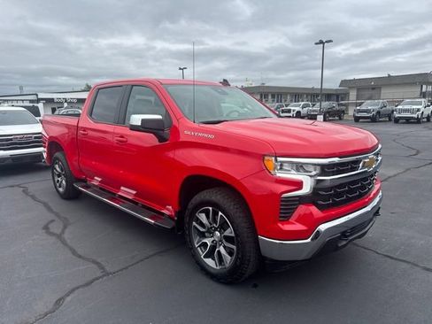 Used 2022 Chevrolet Silverado 1500 LT AWD/4WD image 1