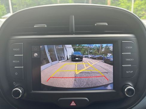 Used 2025 Kia Soul LX w/ LX Technology Package FWD image 22