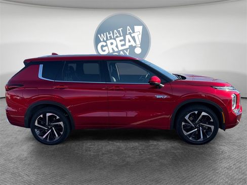 Used 2023 Mitsubishi Outlander SEL image 2