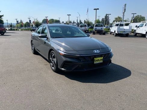 Used 2024 Hyundai Elantra SEL w/ Convenience Package FWD image 7