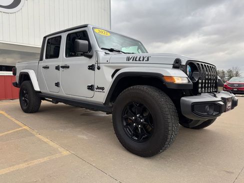 Used 2022 Jeep Gladiator Willys AWD/4WD image 3