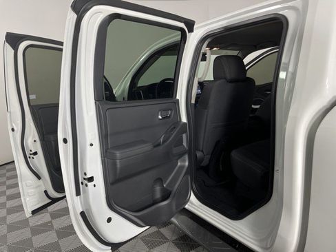 Used 2022 Nissan Frontier SV w/ Technology Package AWD/4WD image 35