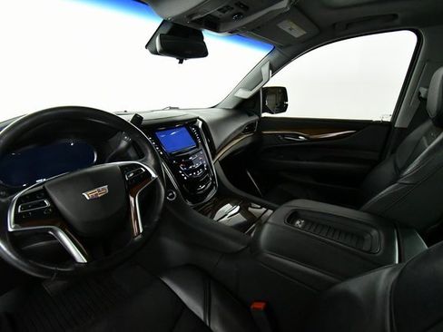 Used 2019 Cadillac Escalade ESV Premium Luxury image 10
