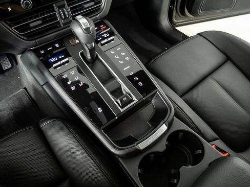 New 2026 Porsche Macan AWD/4WD image 18