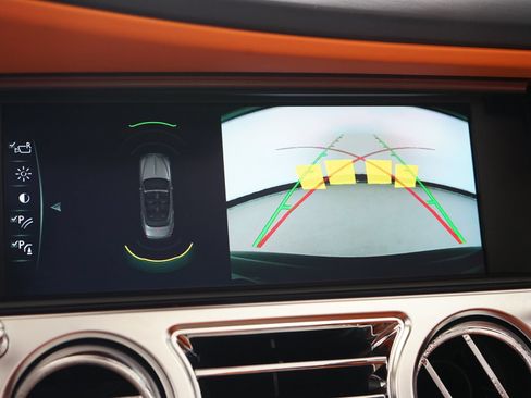 Used 2018 Rolls-Royce Dawn RWD image 17