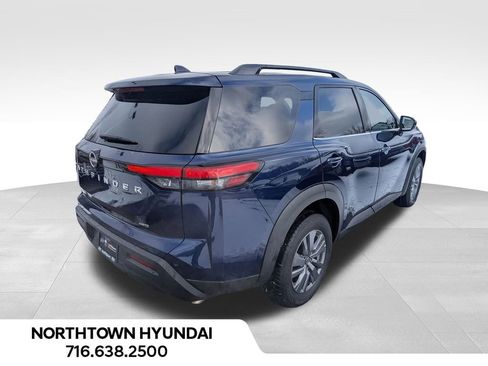 Used 2025 Nissan Pathfinder SV image 14