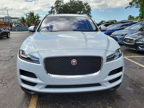 Used 2018 Jaguar F-PACE Prestige image 2