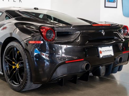 Used 2017 Ferrari 488 GTB image 17