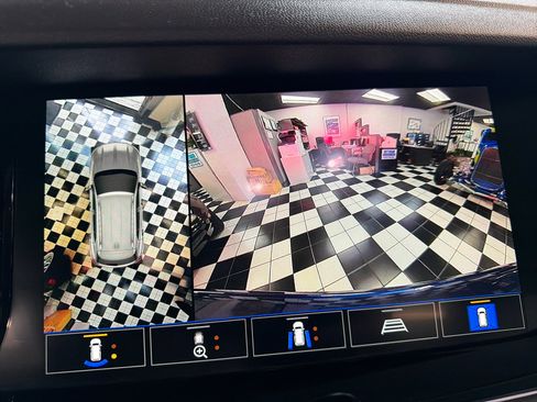 Used 2022 Buick Envision Avenir w/ Technology Package II image 16