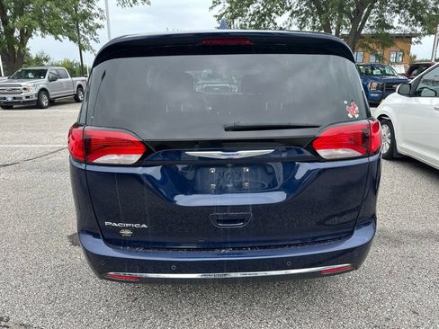 Used 2018 Chrysler Pacifica Touring Plus w/ Tire & Wheel Group FWD image 4