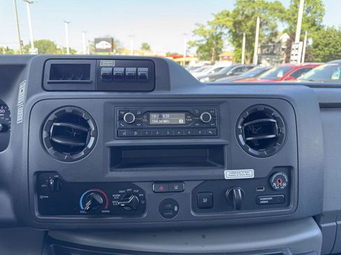 Used 2022 Ford E-350 and Econoline 350 Super Duty image 22