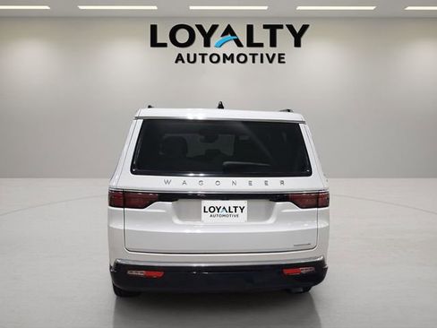 Used 2024 Jeep Wagoneer L Series II w/ Flexible Seating Group AWD/4WD image 4