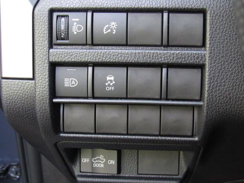 Certified 2025 Toyota Tacoma SR5 AWD/4WD image 34