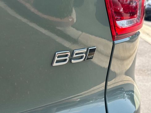 Certified 2024 Volvo XC40 B5 Ultimate w/ Climate Package image 28