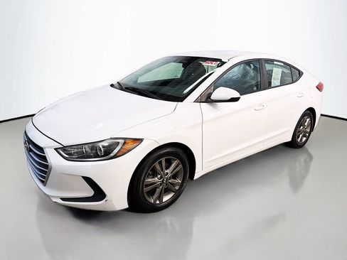 Used 2017 Hyundai Elantra SE image 5
