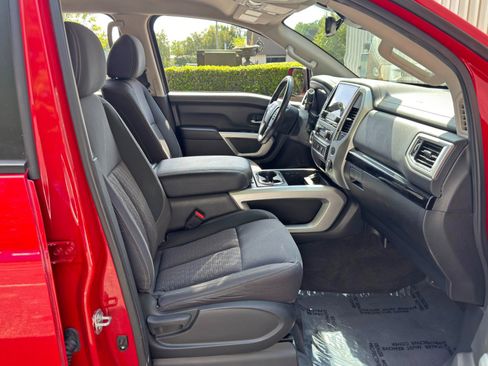 Used 2021 Nissan Titan SV w/ SV Convenience Package RWD image 14