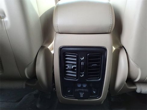 Used 2015 Jeep Grand Cherokee Limited image 26