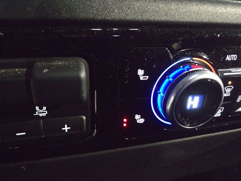 Used 2024 GMC Sierra 1500 SLE image 21