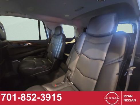 Used 2019 Cadillac Escalade Luxury w/ Escalade Sport Edition image 39