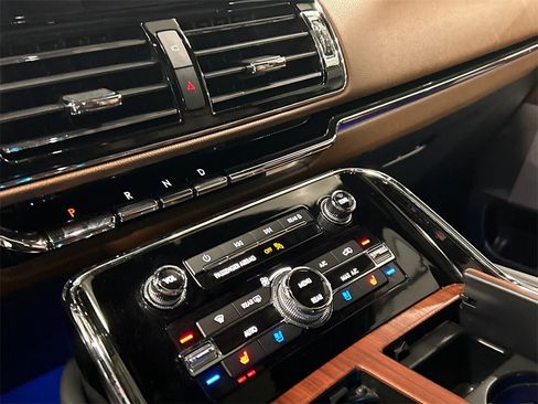 Used 2022 Lincoln Navigator Reserve image 17