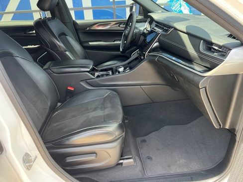 Used 2022 Jeep Grand Cherokee L Laredo RWD image 18