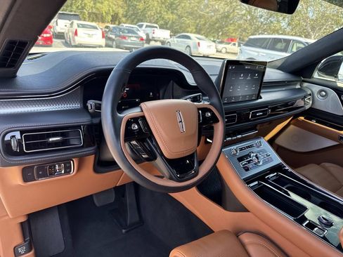 Used 2023 Lincoln Aviator Black Label w/ Dynamic Handling Package image 33