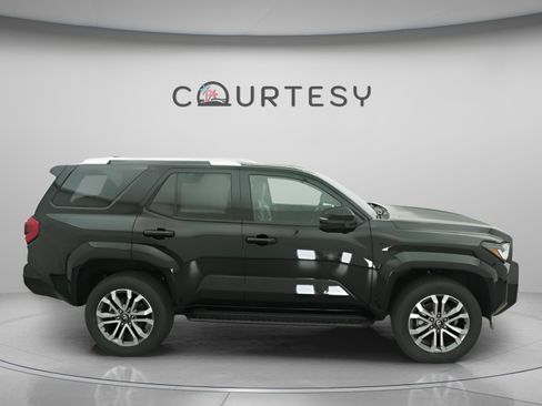 Used 2026 Toyota 4Runner Limited image 11