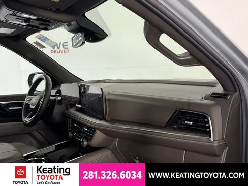 Used 2025 Chevrolet Suburban LT w/ Comfort Package RWD image 22