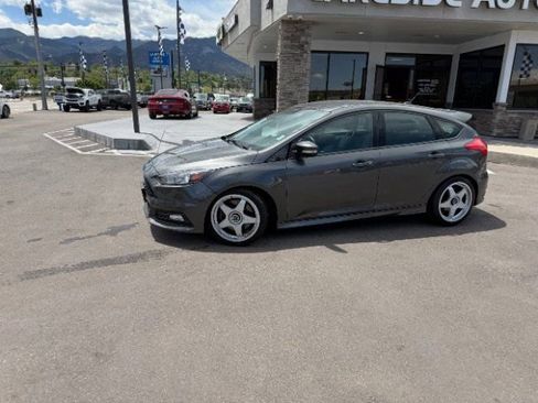 Used 2016 Ford Focus ST FWD image 3