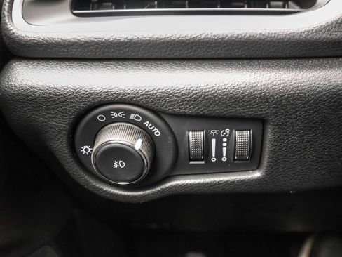 New 2026 Chrysler Pacifica Select FWD image 26