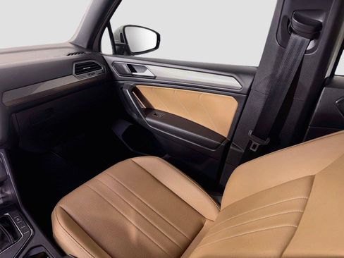 Used 2023 Volkswagen Tiguan SE FWD image 21