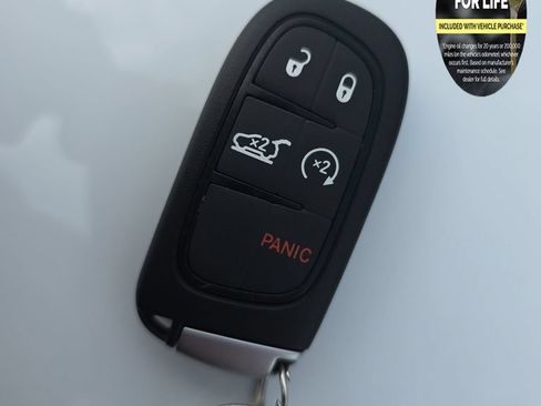 Used 2021 Jeep Cherokee Limited w/ Elite Package AWD/4WD image 34