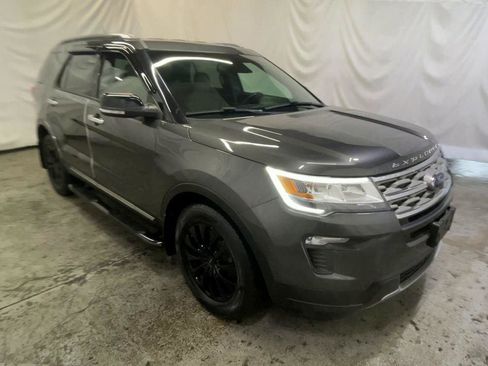 Used 2018 Ford Explorer XLT w/ Equipment Group 201A image 2